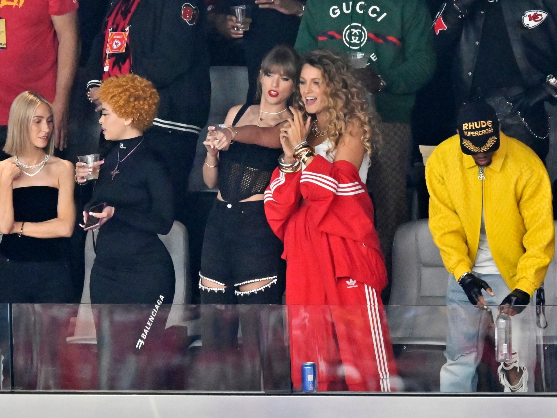 Taylor Swift cheers on boyfriend Travis Kelce at Super Bowl | Entertainment News