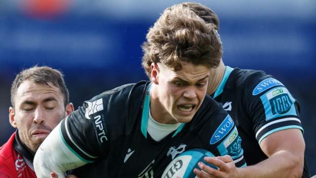 Jack Walsh: Versatile Ospreys back signs new contract