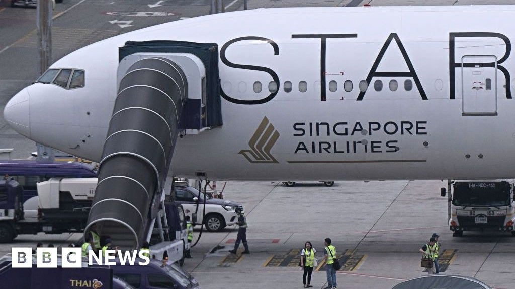 Singapore Airlines boss thanks staff after turbulence incident