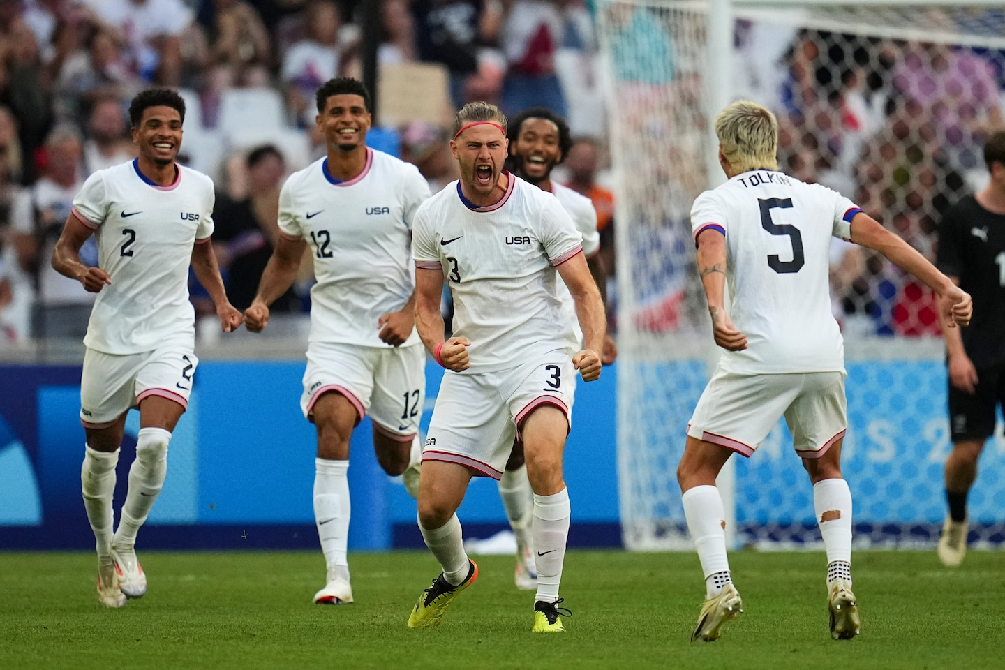 U.S. men’s soccer tops New Zealand, 4-1, to take back destiny