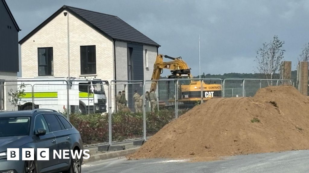 Homes evacuated from suspected WW2 bomb site