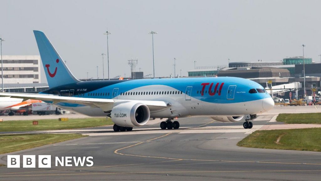 Tui flight made to wait to land despite fuel emergency