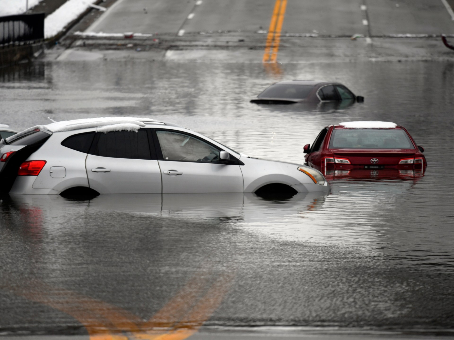 At least 9 dead, including 8 in Kentucky, as winter storms batter the US | Weather News