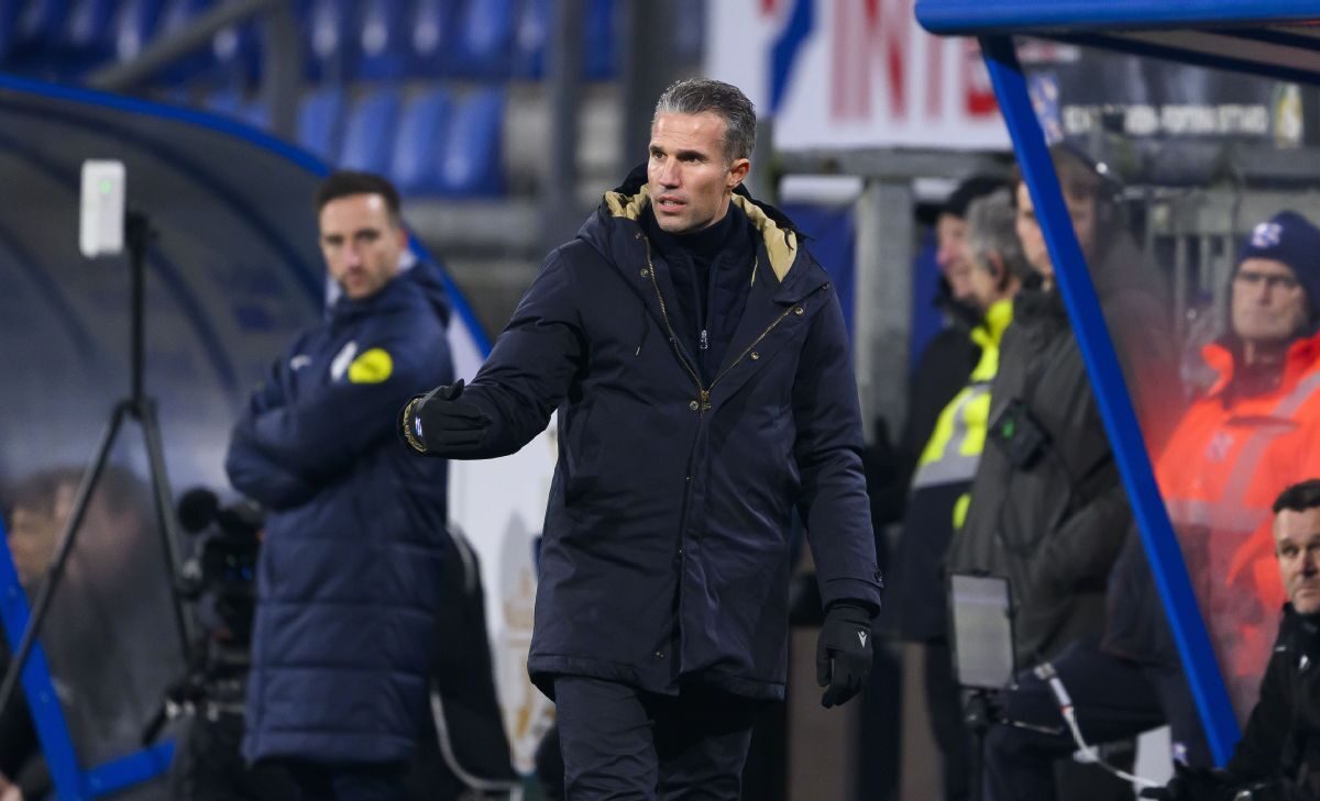 Heerenveen’s Robin van Persie rails at ‘unthinkable’ referee error