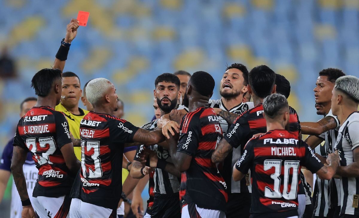 Botafogo defender loses tooth in post-derby brawl against Flamengo