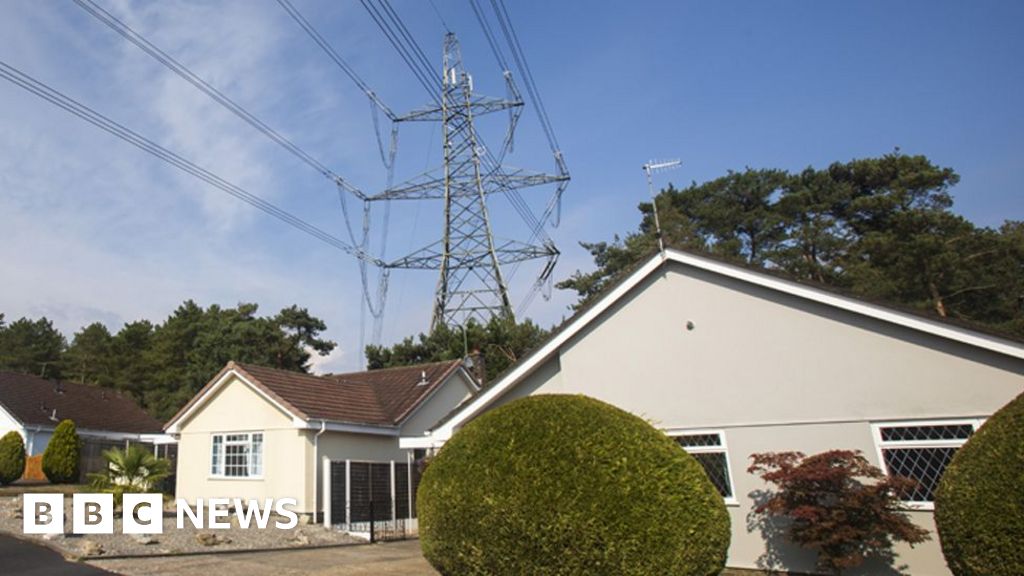 Households near new pylons to get hundreds off energy bills