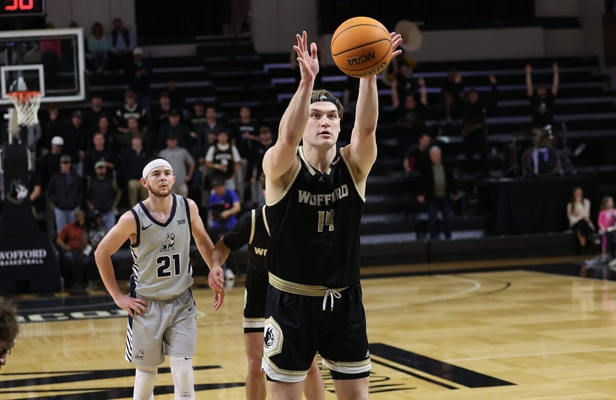 March Madness, Wofford and the 6-9 center who shoots free throws underhand