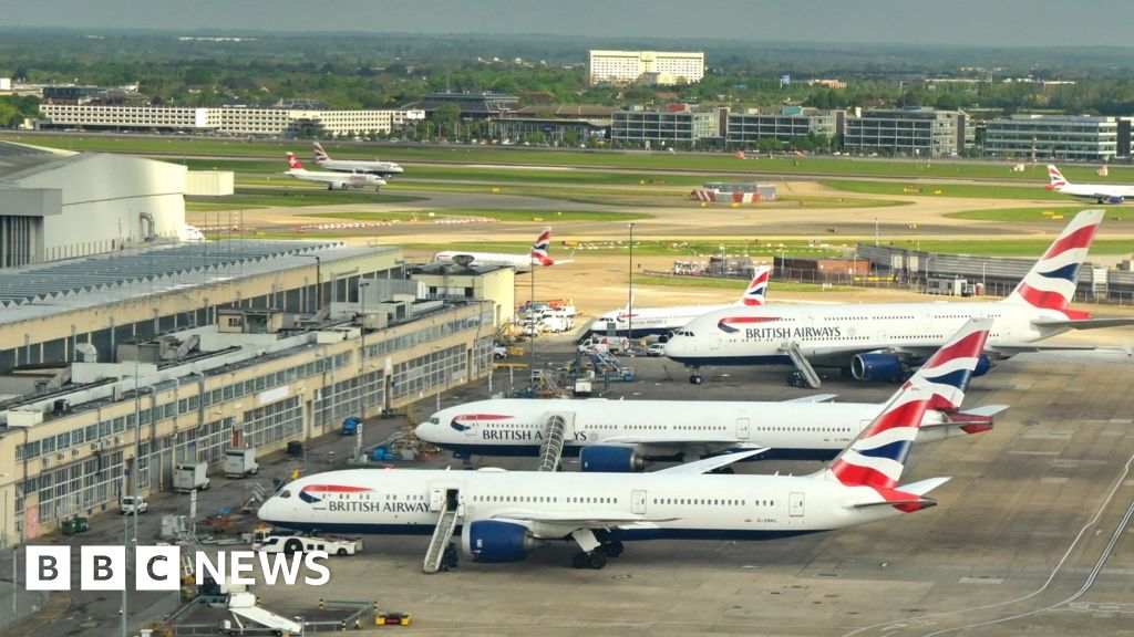 Heathrow Airport closes all day over power outage