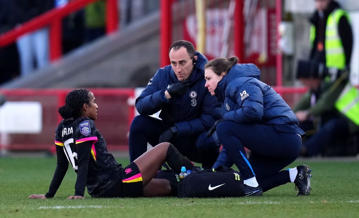 Naomi Girma injured in Chelsea debut after record transfer