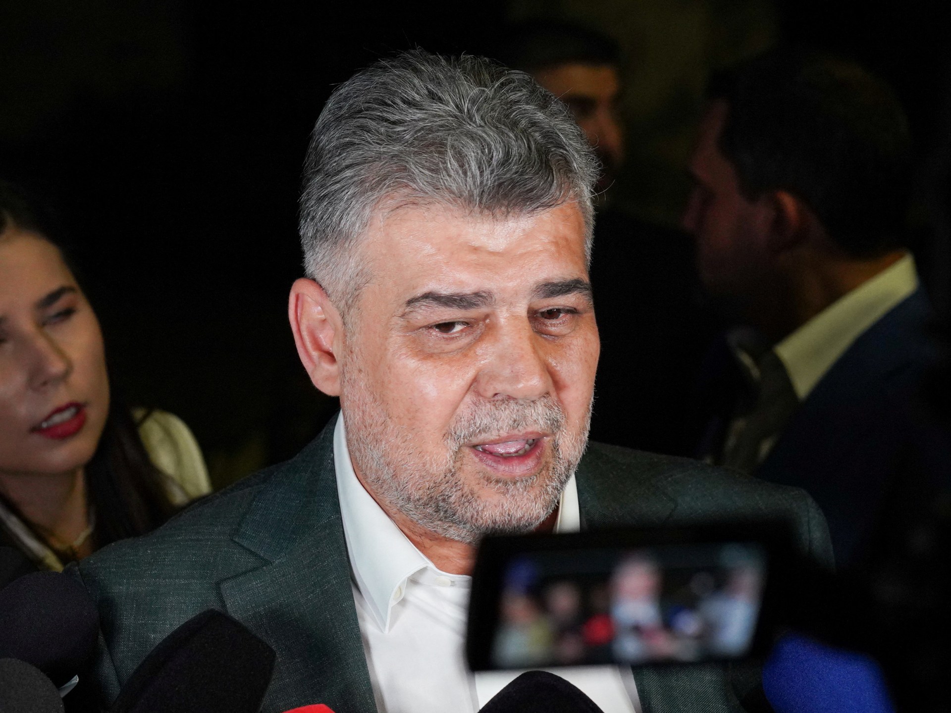 Romania’s PM resigns after far right wins first round of presidential vote | Elections News