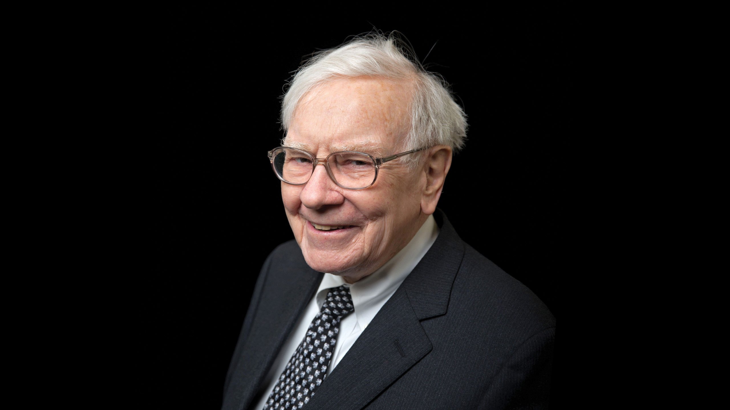 Warren Buffett Continues to Sell Berkshire Hathaway’s Financial Holdings