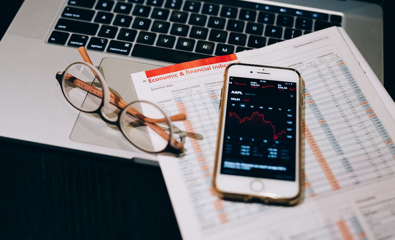 Apple Stock Rises as US Judge Blocks Trump’s Reciprocal Tariffs