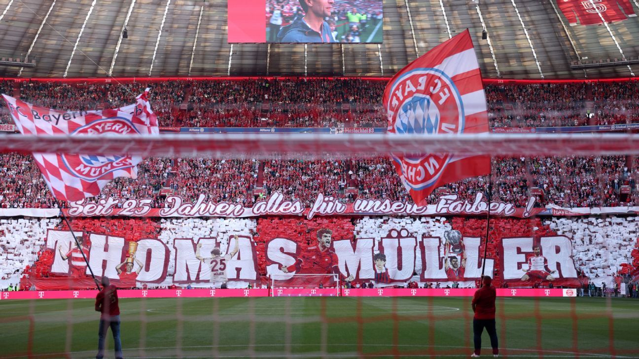 Bayern Munich pay tribute to Thomas Müller during title party
