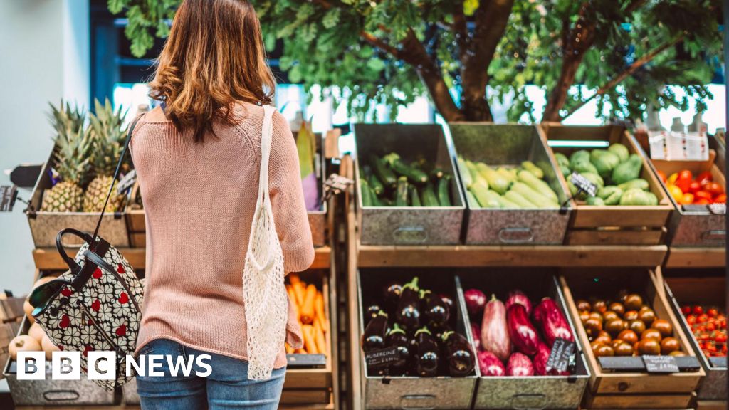 ‘Dismal’ month for supermarkets pushes down retail sales