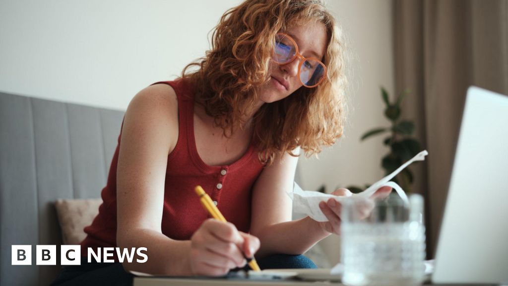 UK interest rates held at 4.25% by Bank of England