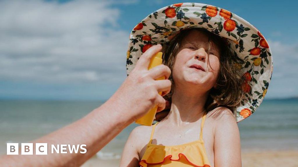 How does sunscreen work, and what do SPF and star ratings mean?