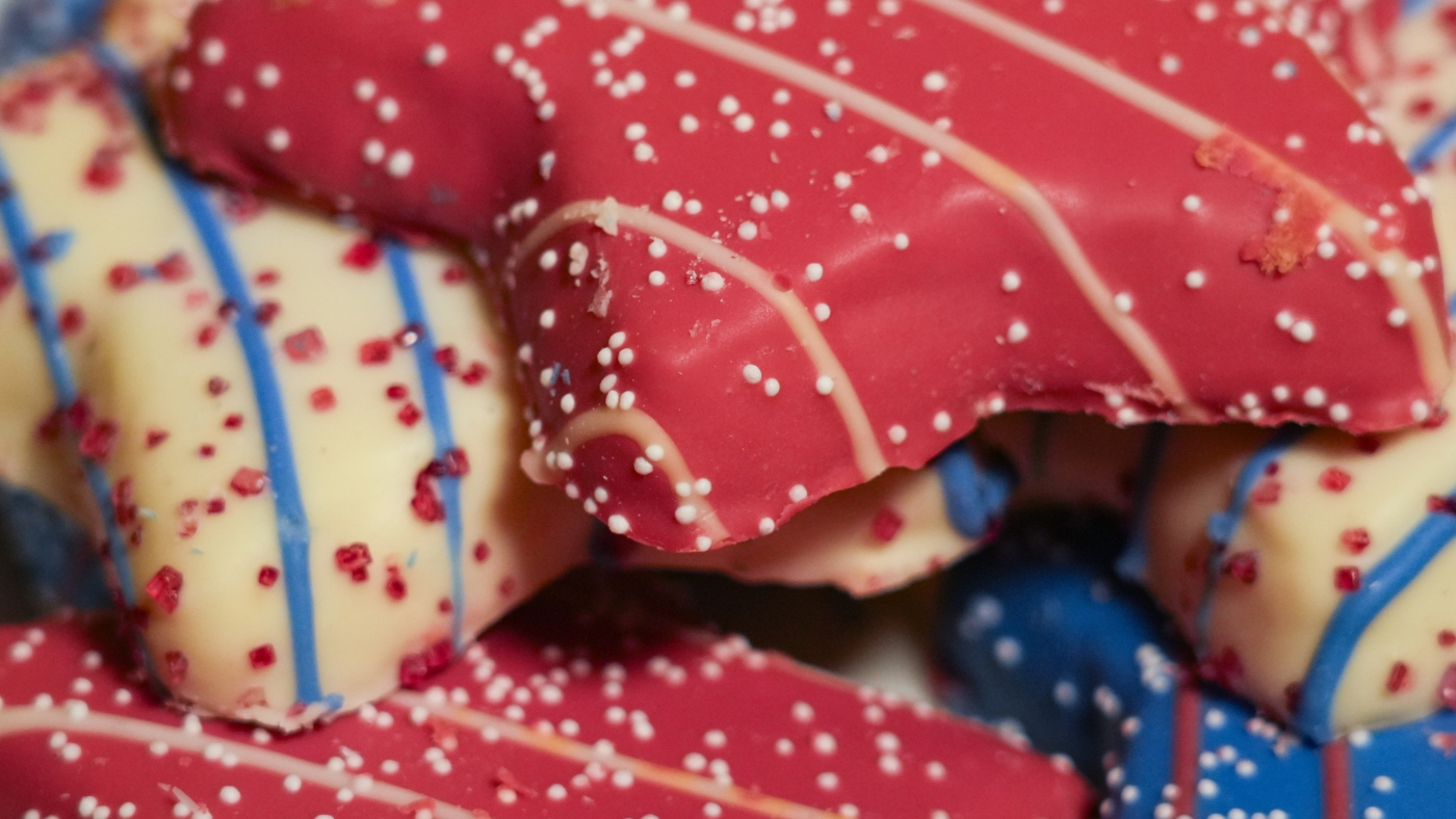 Food brands phase out artificial dyes but Americans love the color : NPR