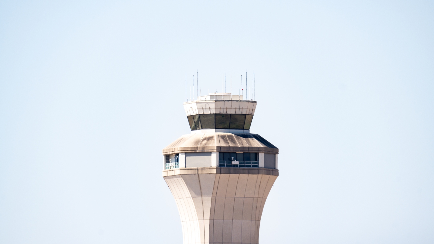 Air traffic controllers ending government shutdowns : NPR