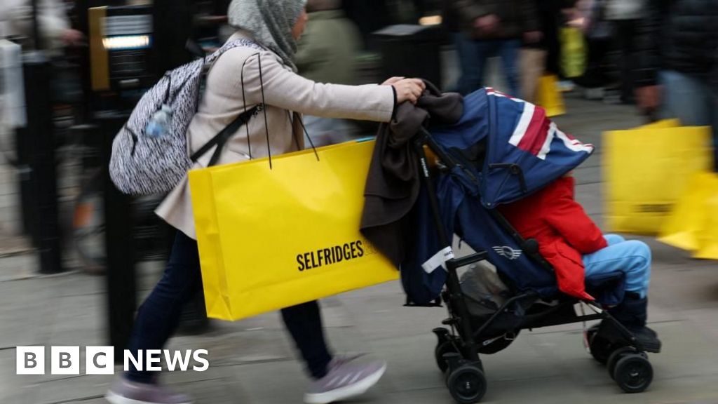 Late shopper rush drives Boxing Day sale traffic