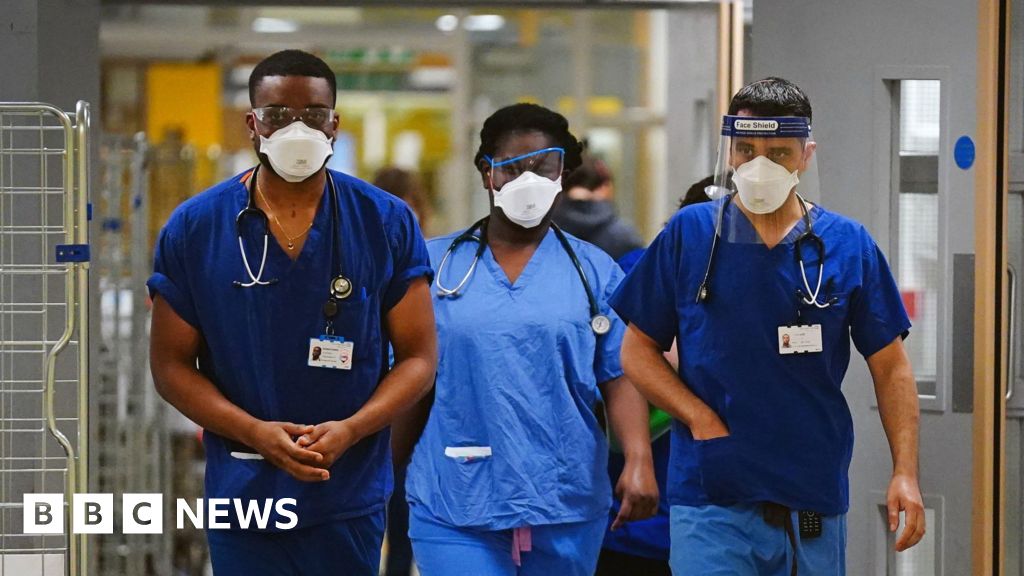 Masks to be worn as flu hits Berkshire and Surrey hospitals