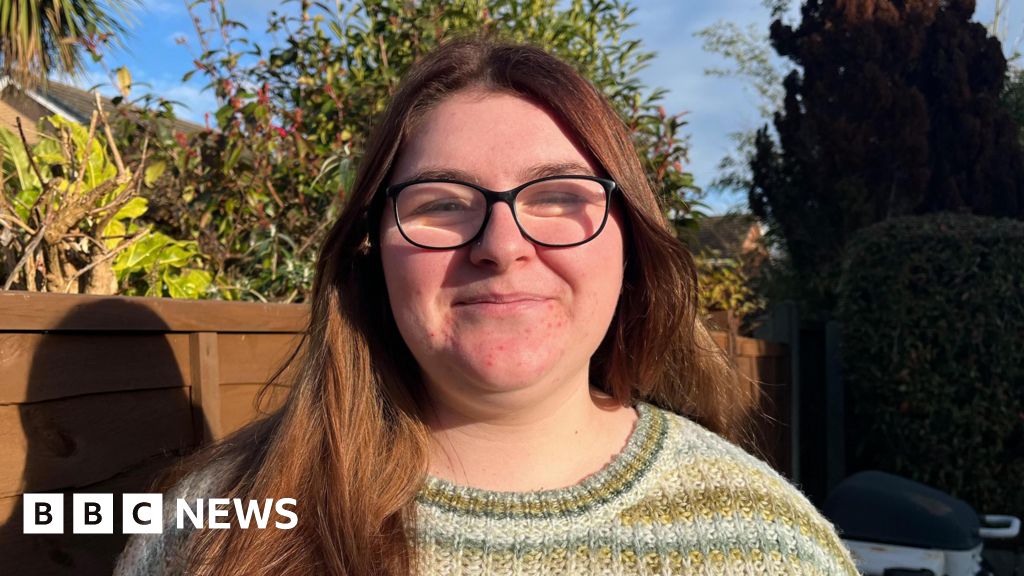 Oswestry teenager founds polycystic ovary syndrome support group