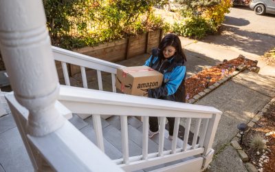 Amazon Stock Falls from Record Highs Amid AI Sell-Off